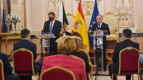 El presidente de la Ciudad y el ministro Escriv&aacute; durante su visita a Ceuta / Archivo