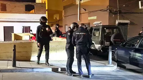 Agentes de la Polic&iacute;a Nacional en la barriada del Pr&iacute;ncipe / Archivo