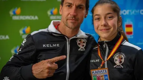 Cristobal Mateo y una de sus deportistas / Archivo