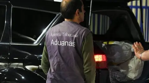 Funcionario de aduanas en la frontera del Tarajal / Archivo