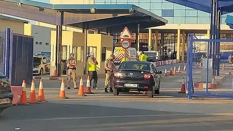 Vigilantes de seguridad privada prestando servicio en la frontera / Archivo