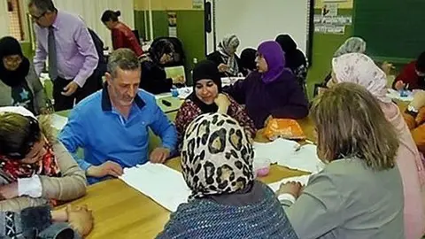 Educaci&oacute;n de adultos / Archivo