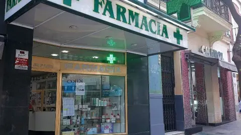 Una farmacia ceut&iacute;/ Archivo