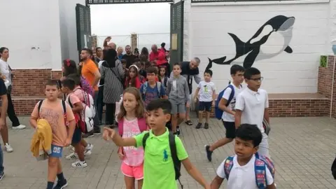 Alumnos entrando a clase / Archivo