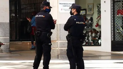 Agentes de la Polic&iacute;a Nacional en el centro de la ciudad / Archivo