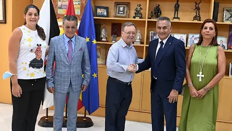 Vivas recibe en su despacho al alcalde de Isla Cristina / Ciudad Aut&oacute;noma de Ceuta