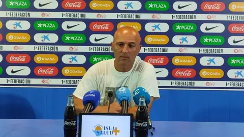 Chus Trujillo en una rueda de prensa de la pasada campa&ntilde;a