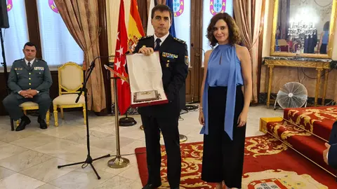 D&iacute;az Ayuso entrega la Gran Cruz de la Orden del 2 de mayo a la Polic&iacute;a Nacional / Laura Ortiz