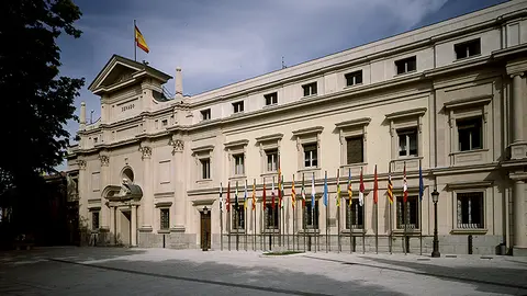 El Senado iluminado con los colores de Ceuta