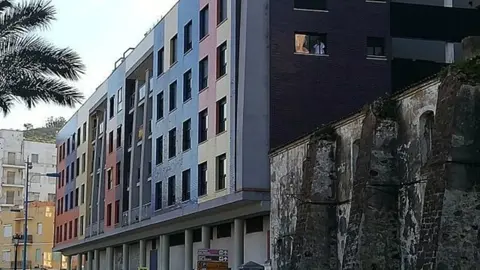 Bloque de viviendas/ Archivo