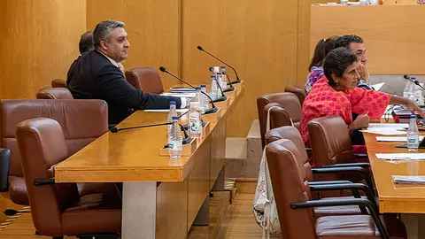 Esca&ntilde;os vacios durante el Pleno de la Asamblea