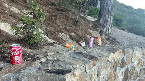 Basura en el Monte Hacho / Cedida