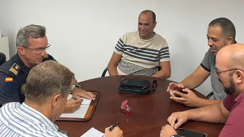 Reuni&oacute;n de taxistas con Vega / Cedida