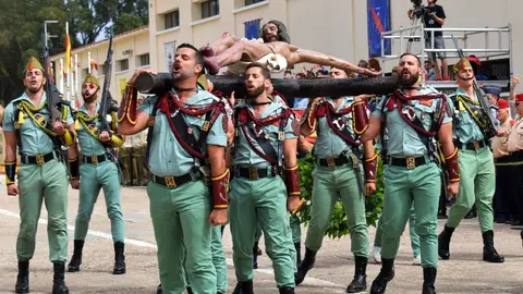 Parada militar con motivo del CII Aniversario de La Legi&oacute;n / Rafa B&aacute;ez