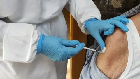 Imagen de una campa&ntilde;a anterior de vacunaci&oacute;n / Archivo