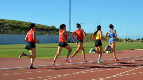 Competici&oacute;n Militar en la nueva pista de atletismo de nuestra ciudad / Archivo