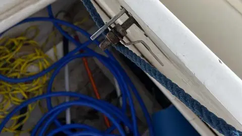 'El Fede', barco destrozado en el puerto deportivo / Cedida