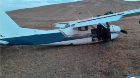 Avioneta abandonada en T&aacute;nger / Agencia MAP
