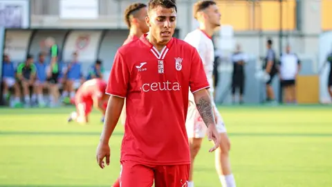 Iv&aacute;n Bre&ntilde;&eacute;, delantero del filial de la AD Ceuta FC