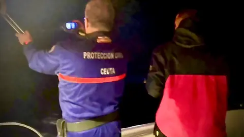Protecci&oacute;n Civil ha apoyado a familiares y amigos en la b&uacute;squeda / Foto: AVPC Ceuta
