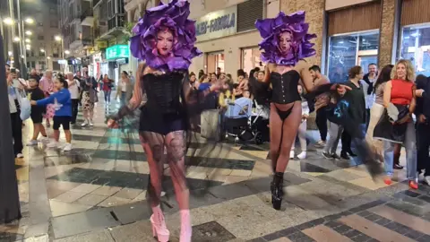 Espectacular Noche en Blanco para culminar una exitosa Semana del Comercio / Laura Ortiz