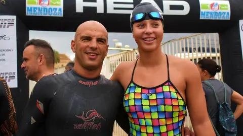 Vilal Ahmed junto a Marina Foncubierta, ganadores del 'Ascenso al Foso'. Foto: Rafa B&aacute;ez.