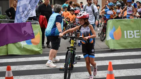 Triatl&oacute;n infantil durante la Copa de Europa