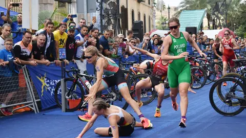 As&iacute; ha transcurrido la prueba femenina de la Copa de Europa de Triatl&oacute;n / Rafa B&aacute;ez