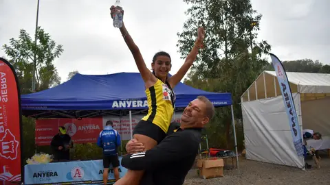 Otro de los momentos m&aacute;s esperados de la jornada ha sido la prueba infantil. La cantera caballa ha demostrado estar en buenas manos tras realizar un recorrido de cuatro kil&oacute;metros aproximadamente recorriendo varios puntos clave de las pistas de trail m&aacute;s importantes de nuestra ciudad. No te pierdas los mejores momentos de la 'Sierra Bullones' infantil organizada por el Club Anyera, la C&aacute;mara de Comercio con el apoyo de la Ciudad Aut&oacute;noma de Ceuta.
