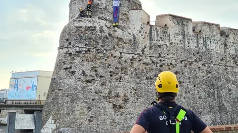 Espectacular simulacro de rescate en las Murallas Reales / Laura Ortiz