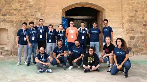 Todos los participantes en el Hackaton posan a las puertas de las instalaciones de Ceuta Open Future / Ceuta Open Future