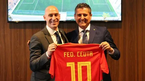 Antonio Garc&iacute;a Gaona junto al presidente de la RFEF, Luis Rubiales