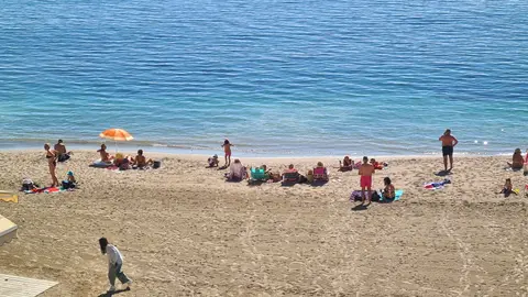 La playa de la Ribera este domingo / Laura Ortiz