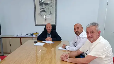 Juan Guti&eacute;rrez, reunido con la Tertulia Flamenca