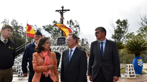 Margarita Robles, ministra de Defensa, durante su visita a Ceuta / Rafa B&aacute;ez