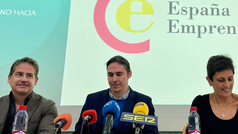 Bulaix, Sim&oacute;n y Chandiramani, de izquierda a derecha.