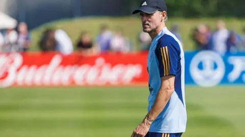 Luis Enrique Mart&iacute;nez deja de ser seleccionador nacional