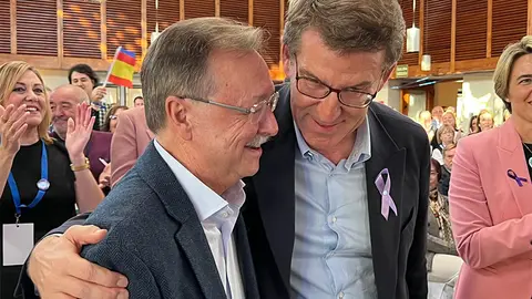 Juan Vivas y Alberto N&uacute;&ntilde;ez Feijoo en el congreso del PP de Ceuta / Archivo