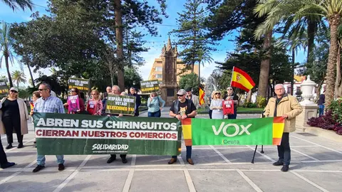 Concentraci&oacute;n de Vox en la plaza de &Aacute;frica