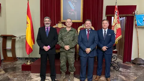 Reuni&oacute;n del Colegio de M&eacute;dicos con el Comandante General / Cedida