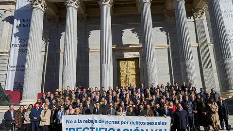 Concentraci&oacute;n de diputados y senadores del PP en el Congreso / Cedida