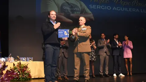Sergio Aguilera recibe el premio en la Gala del Deporte. Foto: Rafa B&aacute;ez
