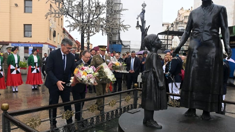 Momento de la ofrenda a la Constituci&oacute;n