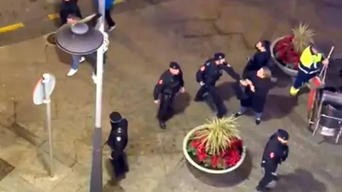 La Polic&iacute;a Local carga tras la victoria de Marruecos este s&aacute;badi