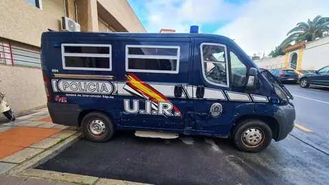 Veh&iacute;culo de la UIR / Laura Ortiz