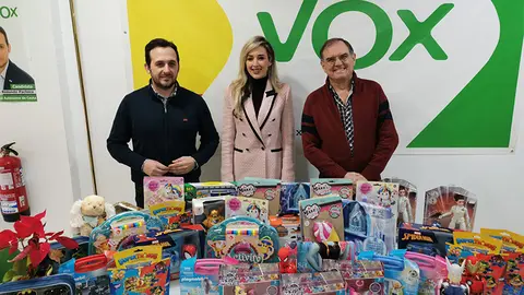 Entrega de juguetes a Caristas / Cedida