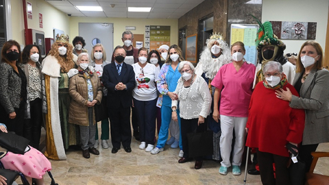 Momento de la visita del presidente y los Reyes Magos / Cedida