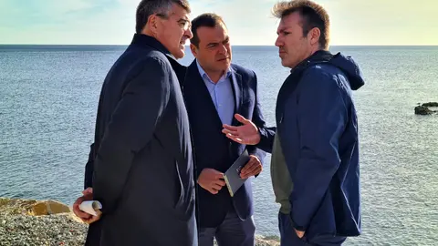 El delegado del Gobierno en la explanada de Juan XXIII junto a parte de su equipo / Laura Ortiz