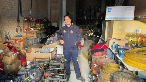 Donaci&oacute;n de material por parte de los bomberos de Ceuta