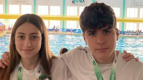 Los dos j&oacute;venes campeones caballas / Federaci&oacute;n de Nataci&oacute;n de Ceuta